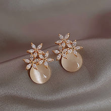 Load image into Gallery viewer, Exquisite Flower Zircon Stylish Stud Earrings
