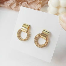 Load image into Gallery viewer, Retro Metallic Multiple Small Circle Pendant Earrings