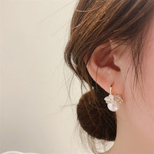 Load image into Gallery viewer, Fashion Designer Shell Flower Pearl Earrings