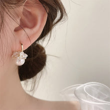 Load image into Gallery viewer, Fashion Designer Shell Flower Pearl Earrings