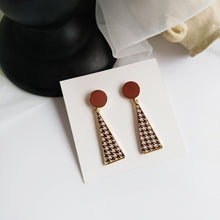 Load image into Gallery viewer, Retro Temperament Geometric Triangle Clip Earrings
