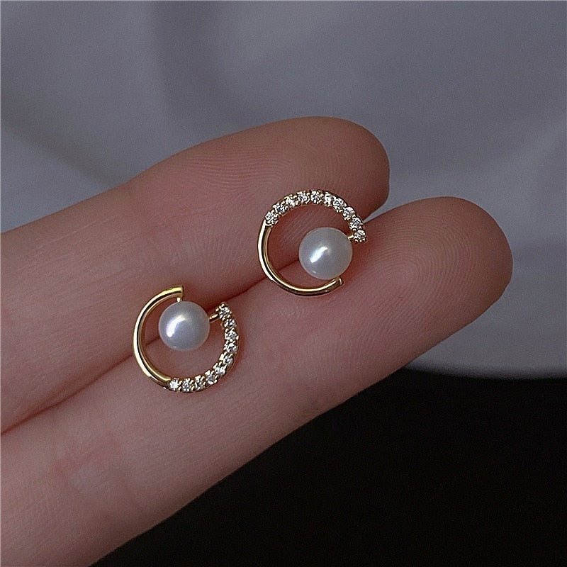 Trendy Round Exquisite Pearl Simple Stud Earrings