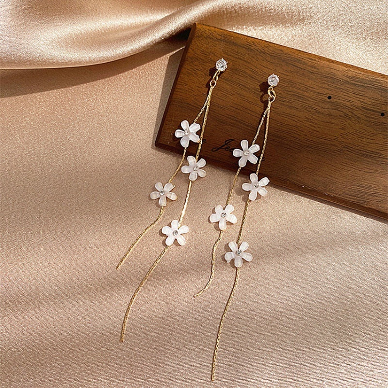 Tassel Flower White Daisy Earrings